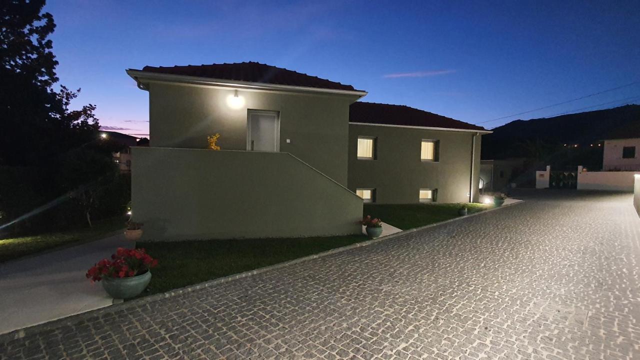Barrio Apartments Амарес Екстериор снимка